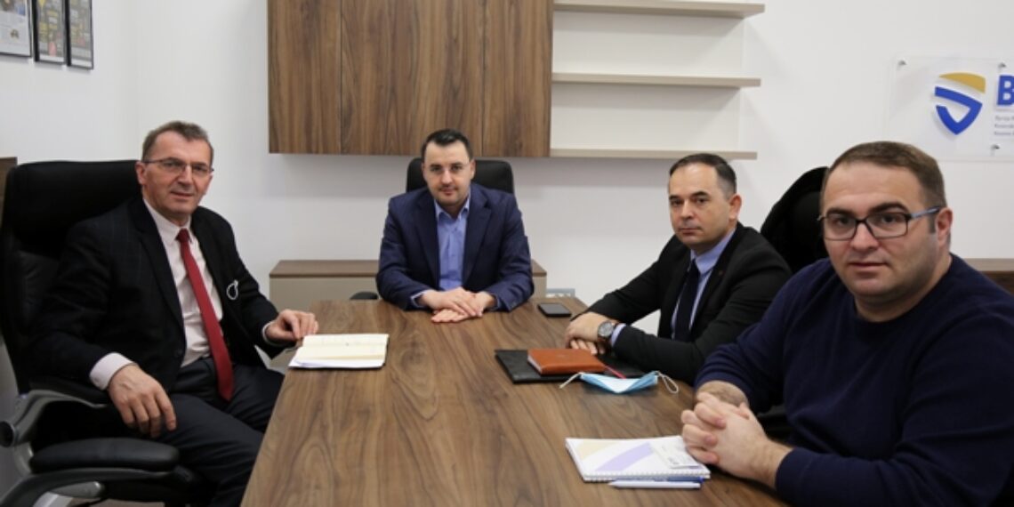 Kryetari i Sindikatës së PK-së, z. Imer Zeqiri dhe nënkryetari z. Avdi Hoti, u takuan me Drejtorin e Byrosë Kosovare të Sigurimeve, z. Sami Mazreku