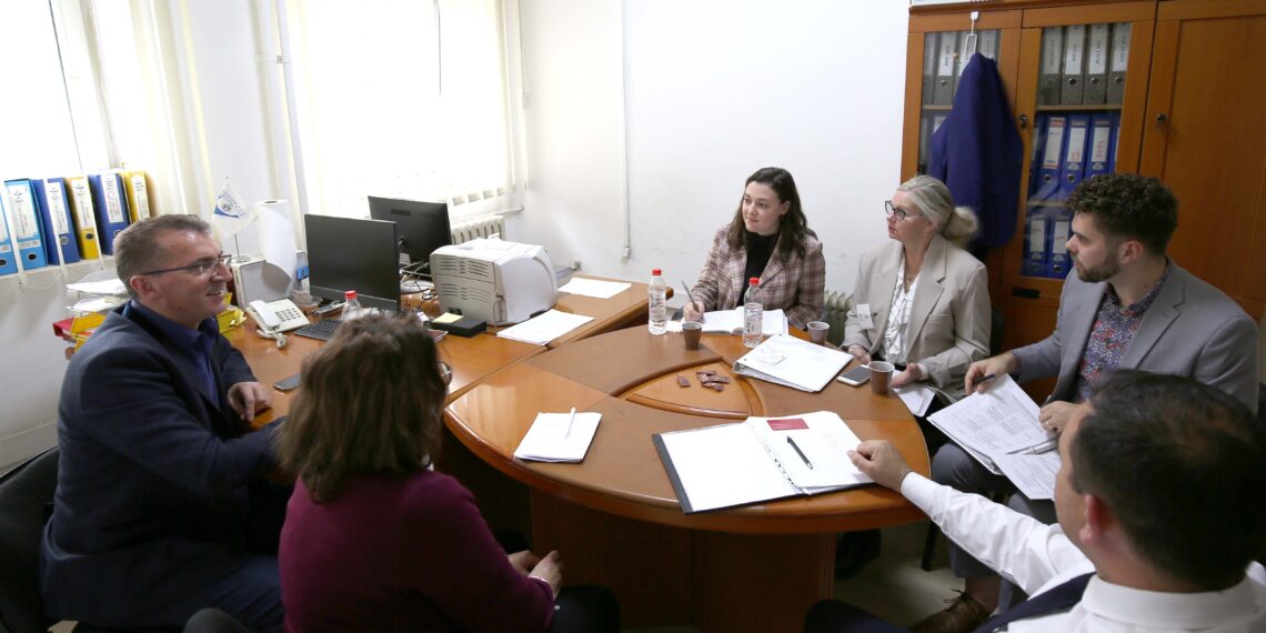 Kryetari i Sindikatës së PK-së, z. Imer Zeqiri dhe nënkryetari z. Avdi Hoti, u takuan me ekipin e ekspertëve nga Shtetet e Bashkuara të Amerikës