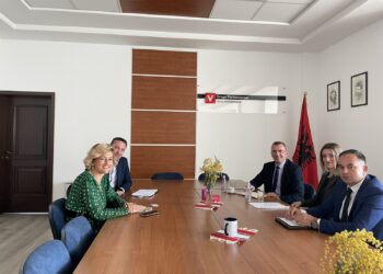 Kryetari i Sindikatës së PK-së, z. Imer Zeqiri, nënkryetari z. Avdi Hoti dhe nënkryetarja e dytë, znj. Edita Azemi, u takuan me deputeten e kuvendin e Kosovës, znj. Mimoza Kusari – Lila