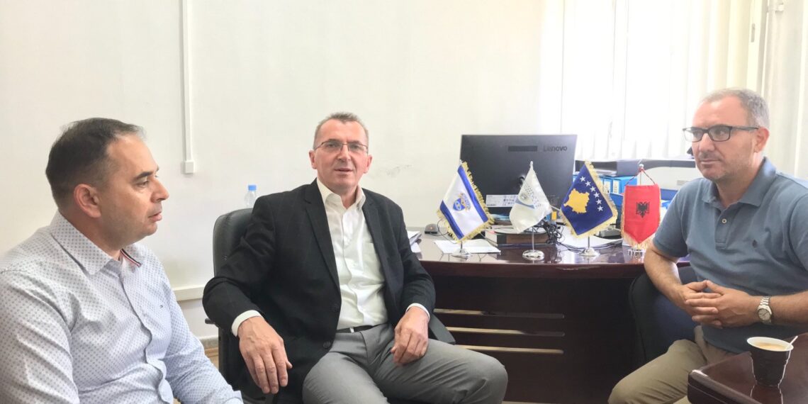 Kryetari i BSPK-së, z. Atdhe Hykolli, u prit në takim nga Kryetari i Sindikatës së Policisë së Kosovës, z. Imer Zeqiri