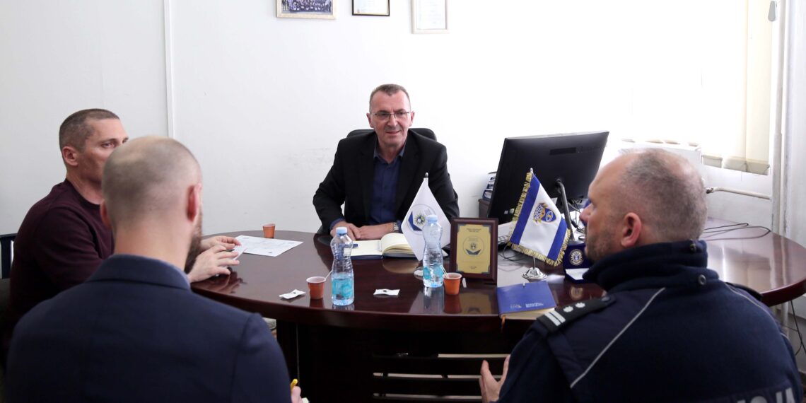 Kryetari i Sindikatës së Policisë së Kosovës, z. Imer Zeqiri priti përfaqësuesit e Eulex-it në Kosovë, z. Adrian Marek Klejner, Zëvendësshefi i Shtyllës së Mbështetjes së Operacioneve dhe z. Joakim Frendin, Asistent Special i zv/Shefit të Misionit të Eulex-it