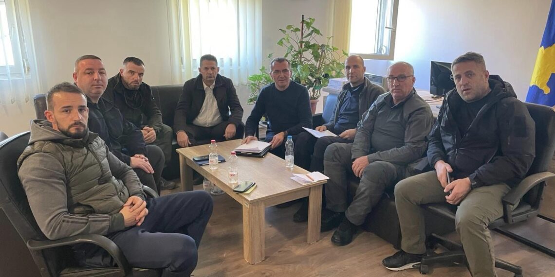 Takim pune me Njësitë e Specializuara të Policisë së Kosovës në Kampin “Enver Zymeri” në Mitrovicë
