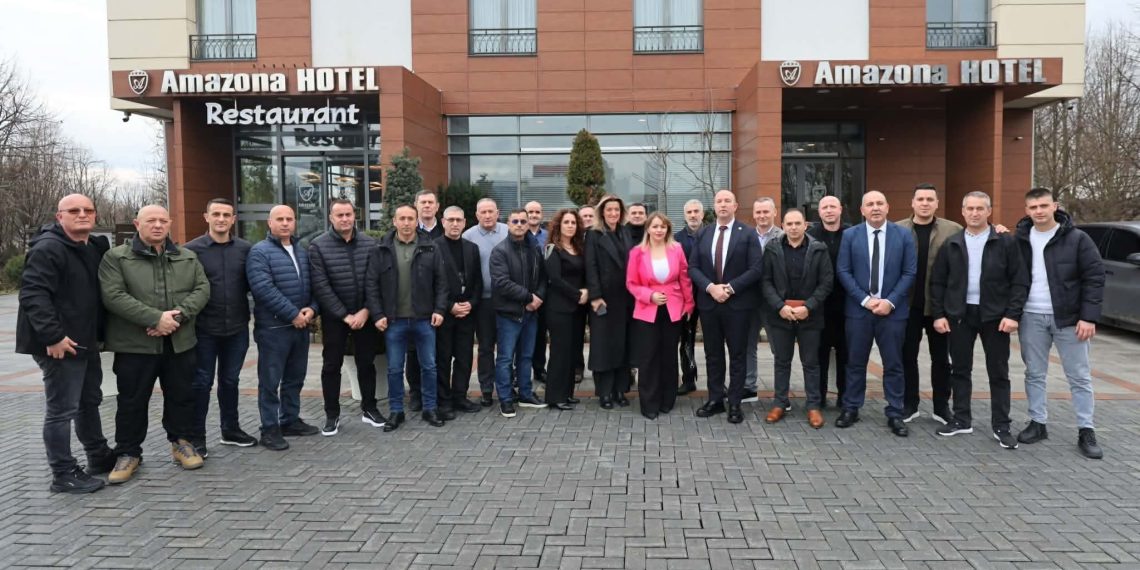 Sindikata e Policisë së Kosovës, në bashkëpunim me Departamentin e Trajnimeve të Policisë së Kosovës, ka mbështetur organizimin e punëtorisë dy-ditore për instruktorët e Policisë së Kosovës, me fokus në qasjet bashkëkohore në mësimdhënien policore.