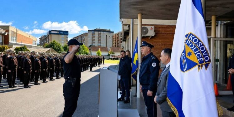 Kryetari i Sindikatës së Policisë së Kosovës, z. Avdi Hoti, i shoqëruar nga nënkryetarja e sindikatës, znj. Edita Azemi, kryetarja e Rajonit të Prishtinës – DRP